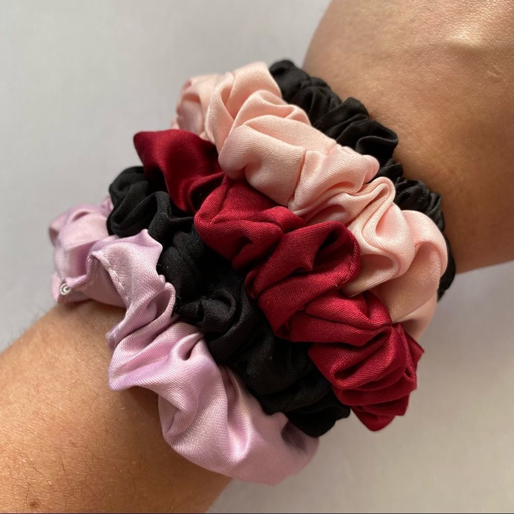 𝅺Set of 5 Scrunchies